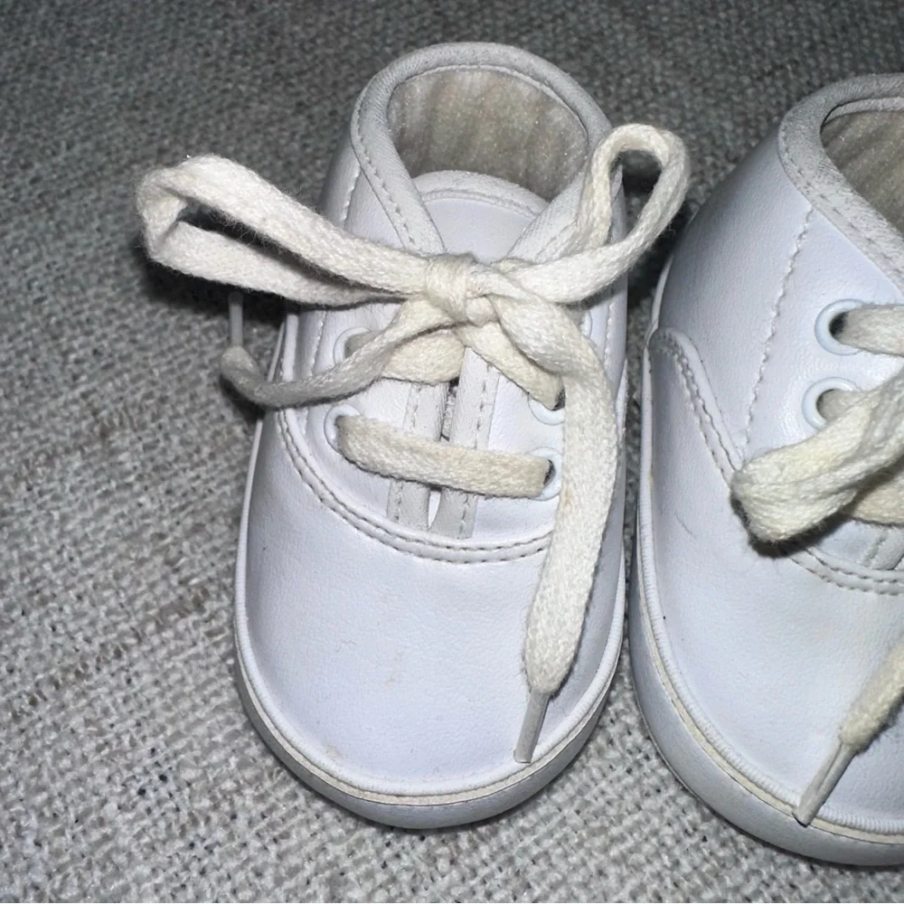 White Baby Crib Tennis Shoes Sneakers Leather Soft Sole Boy Girl Infant Size 1